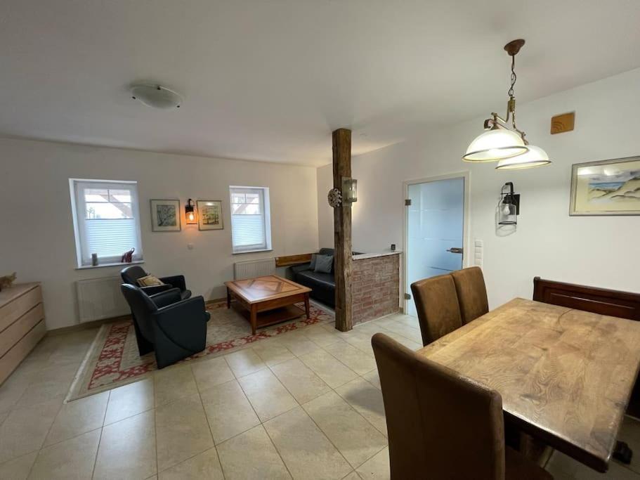 Charmante Ferienwohnung In Idyllischer Lage 제베 외부 사진